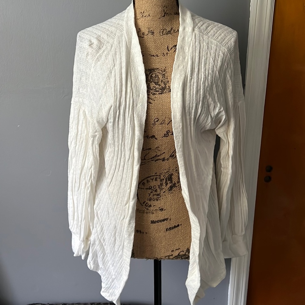 Boutique Peach Love California Open Front White Light Knit Cardigan Size M